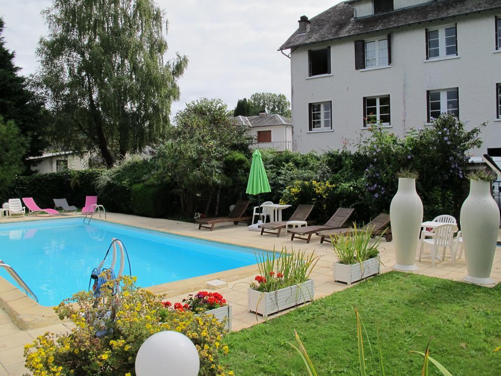 Logis Deshors-Foujanet Hotel Chamboulive Exterior photo
